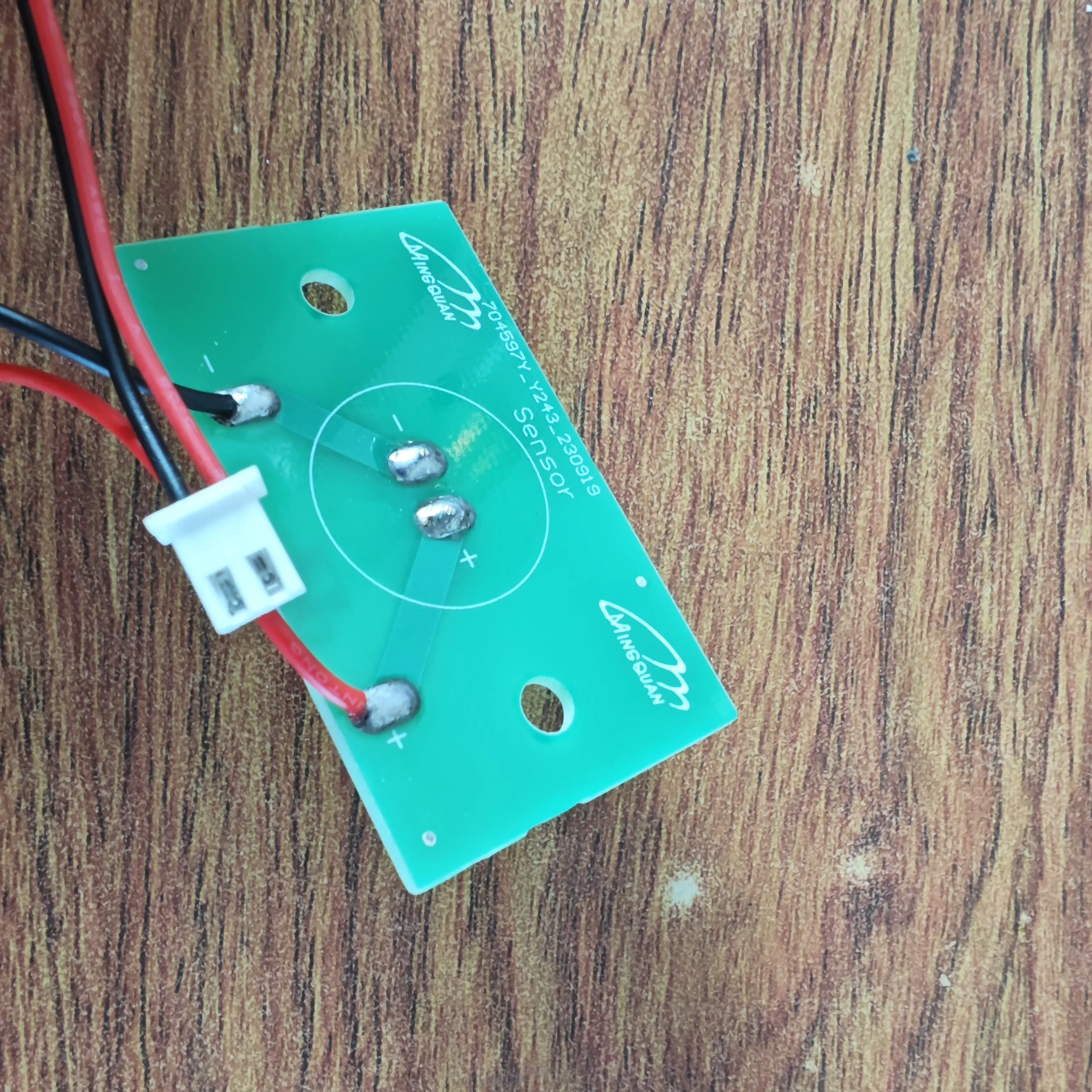 Ultrasonic sensor, flow meter sensor, analyzer flow meter sensor