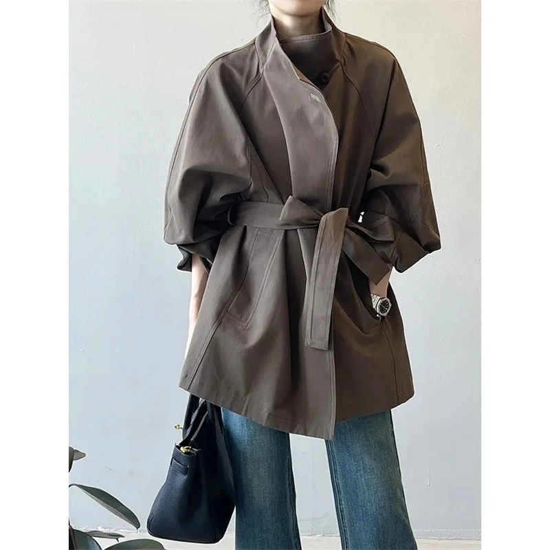 2025 Donna Autunno Trench kaki Colletto alla coreana Cappotto stile allentato da donna con cintura Casaco Feminino Nuovo Trench Femme