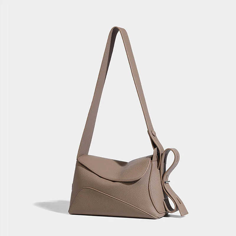 

2024 New High-end Women's Bag Design Texture Small Square Bag Niche Commuting Fashion One-shoulder Armpit Dumpling Bag