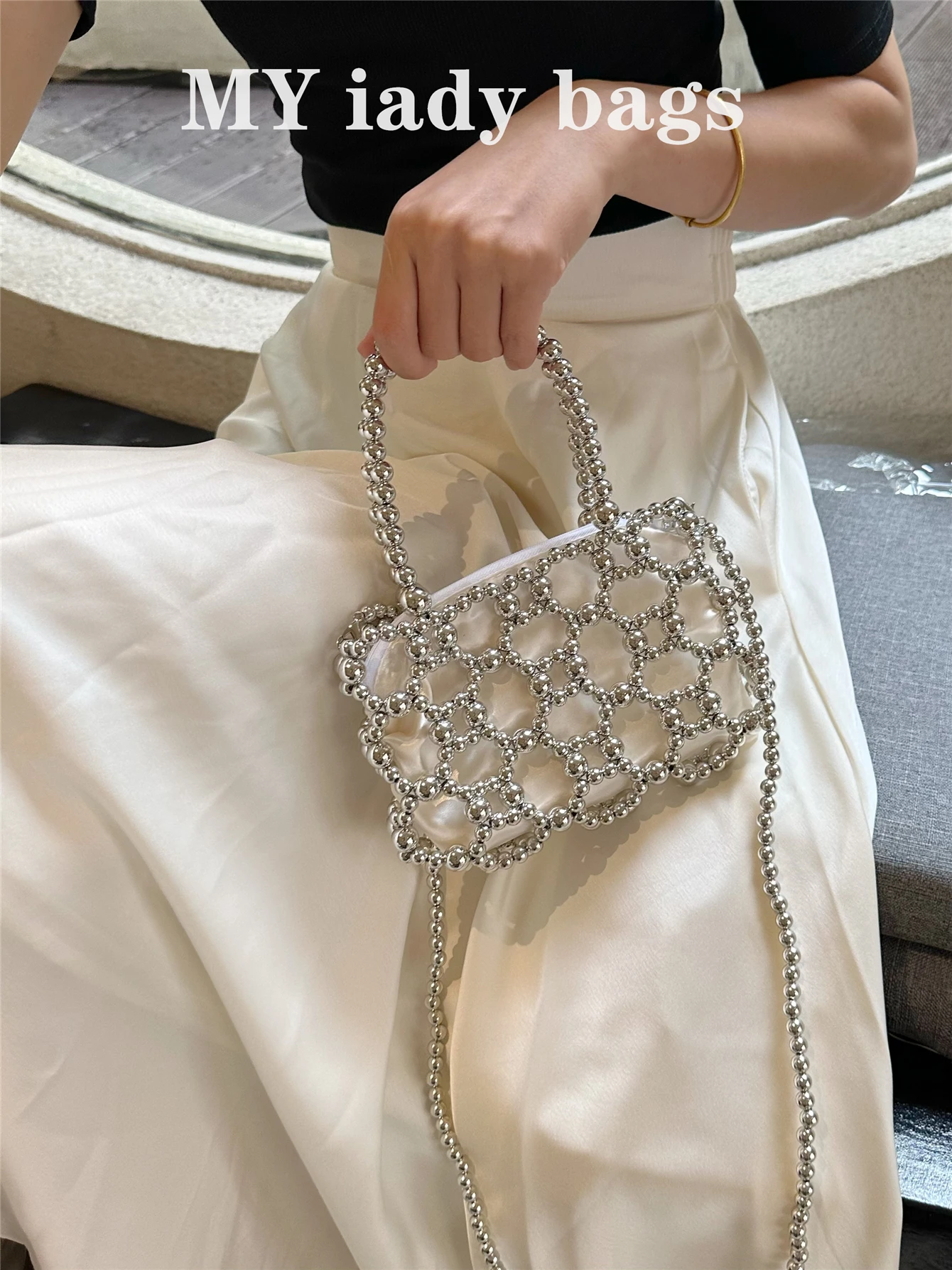 

Сумка ручной работы с блестящим бисерным плетением, летняя сумка через плечо, маленькая квадратная сумка в стиле Ins, серебристого цвета, модный женский дизайн