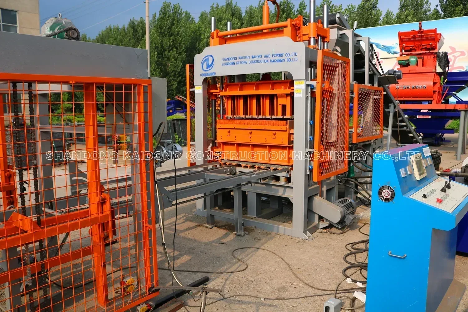 ماكينة تصنيع الطوب الأوتوماتيكية الكاملة رائجة البيع ماكينة تشكيل البلوك الخرساني QT5-15 ماكينة تصنيع البلوك للبيع