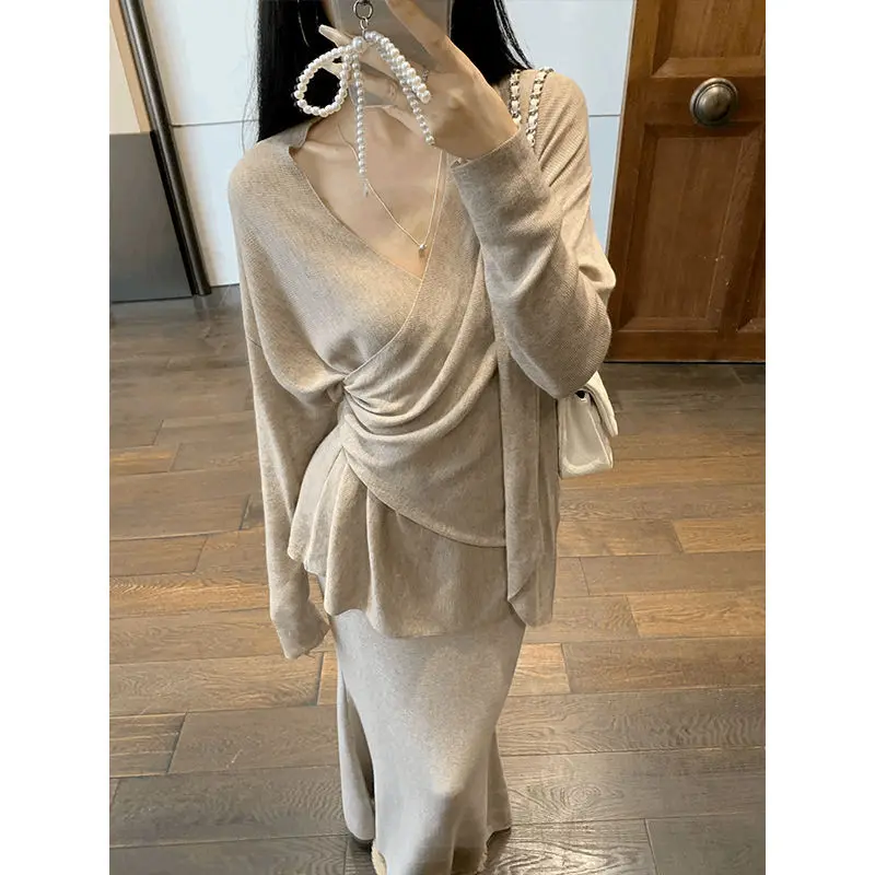 

2025 Early Autumn Fashion Women's Outfit - Lazy Style Cross V-Neck Long Sleeve Knit Top and Pencil Skirt Set