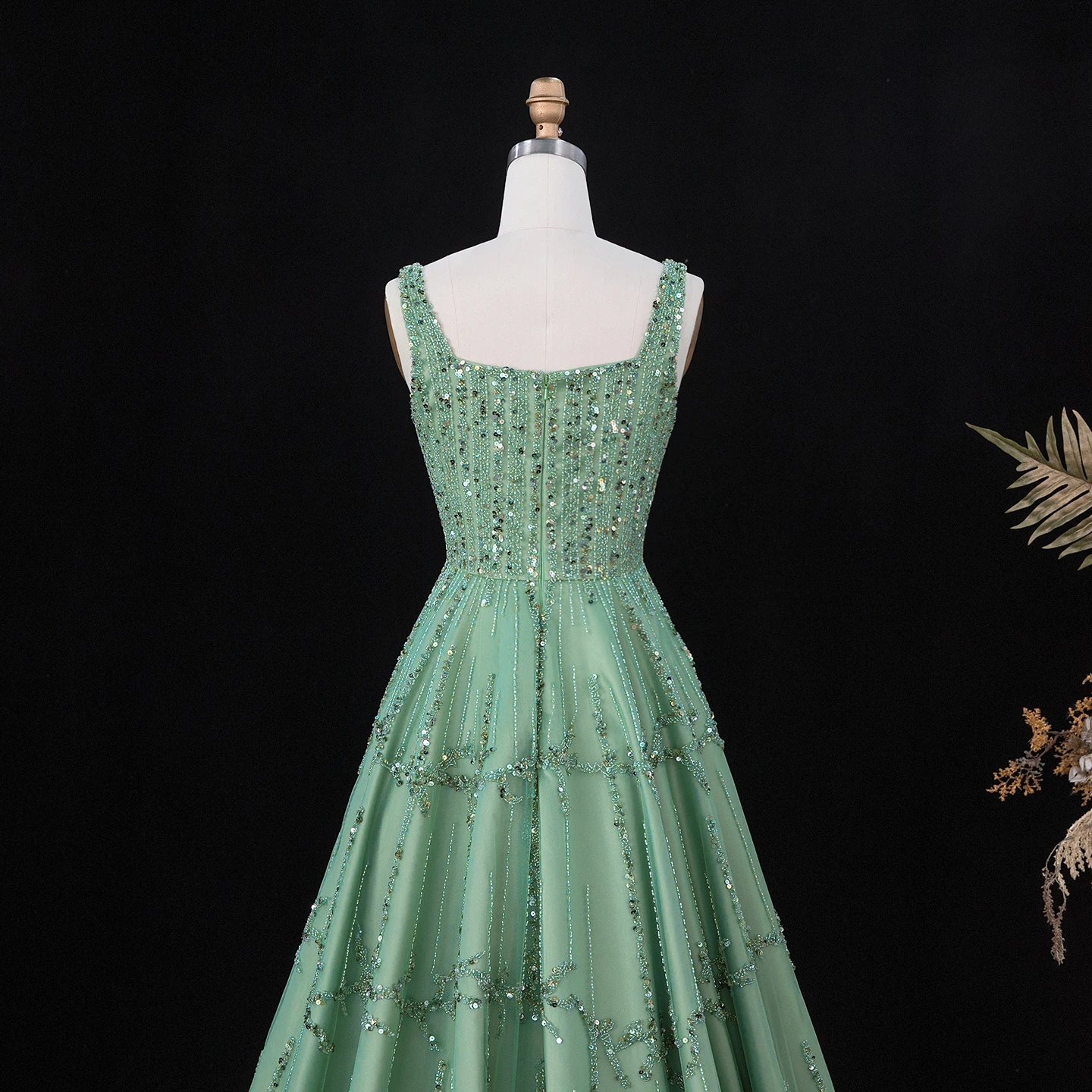 Sharon Said Luxuriöses, perlenbesetztes, grünes, elegantes Abendkleid im Spaghetti-Stil für die Hochzeitsfeier der Frauen in Dubai 2026, SS225, maßgeschneidert. – Detail 8