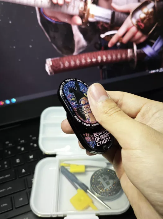 MOT Grumpy Rabbit Colorful Sealed Crystal Fidget Slider EDC Sensory Anti Stress Fidget Spinner Hand Fidget Toy