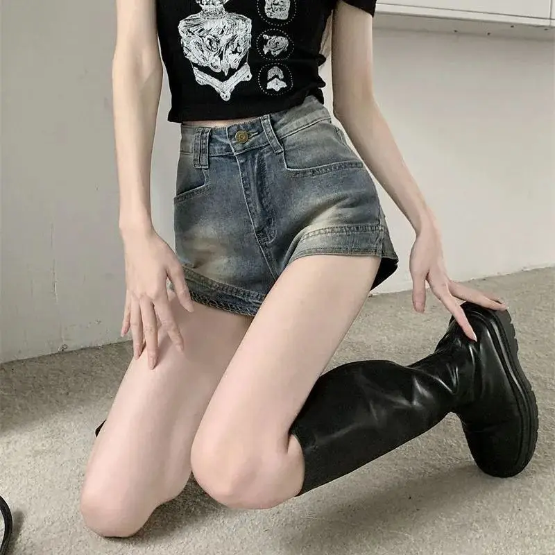 

American retro distressed high-waisted denim shorts for women, summer chic slim-fit hot pants, trendy ins shorts