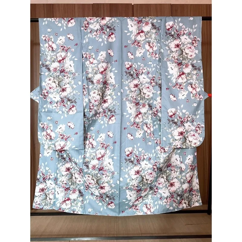 Traditional Japanese Women's Formal Furisode Kimono - Modern Retro Style for Travel Photography, Wrinkle-Resistant Design