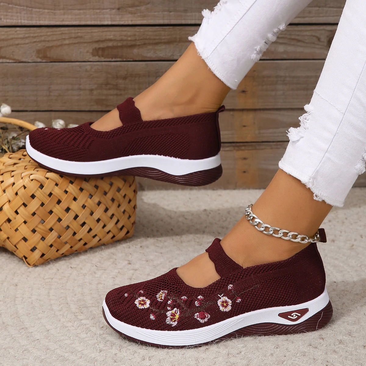 Women Flat Shoes Non-slip Soft Sole Loafers Breathable Mesh Embroidery Casual Shoes for Women Comfort Lightweight Sneakers Women