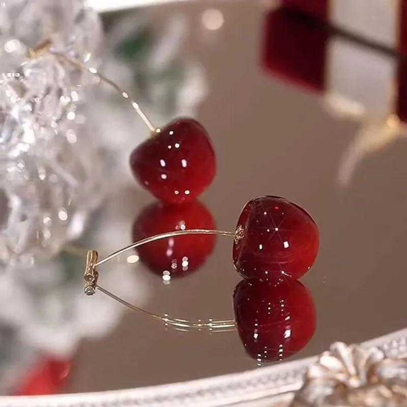 Pendientes pequeños y dulces de cereza roja para mujer, aretes de cereza encantadores, colgante de fruta, regalo de joyería con dijes, nuevo