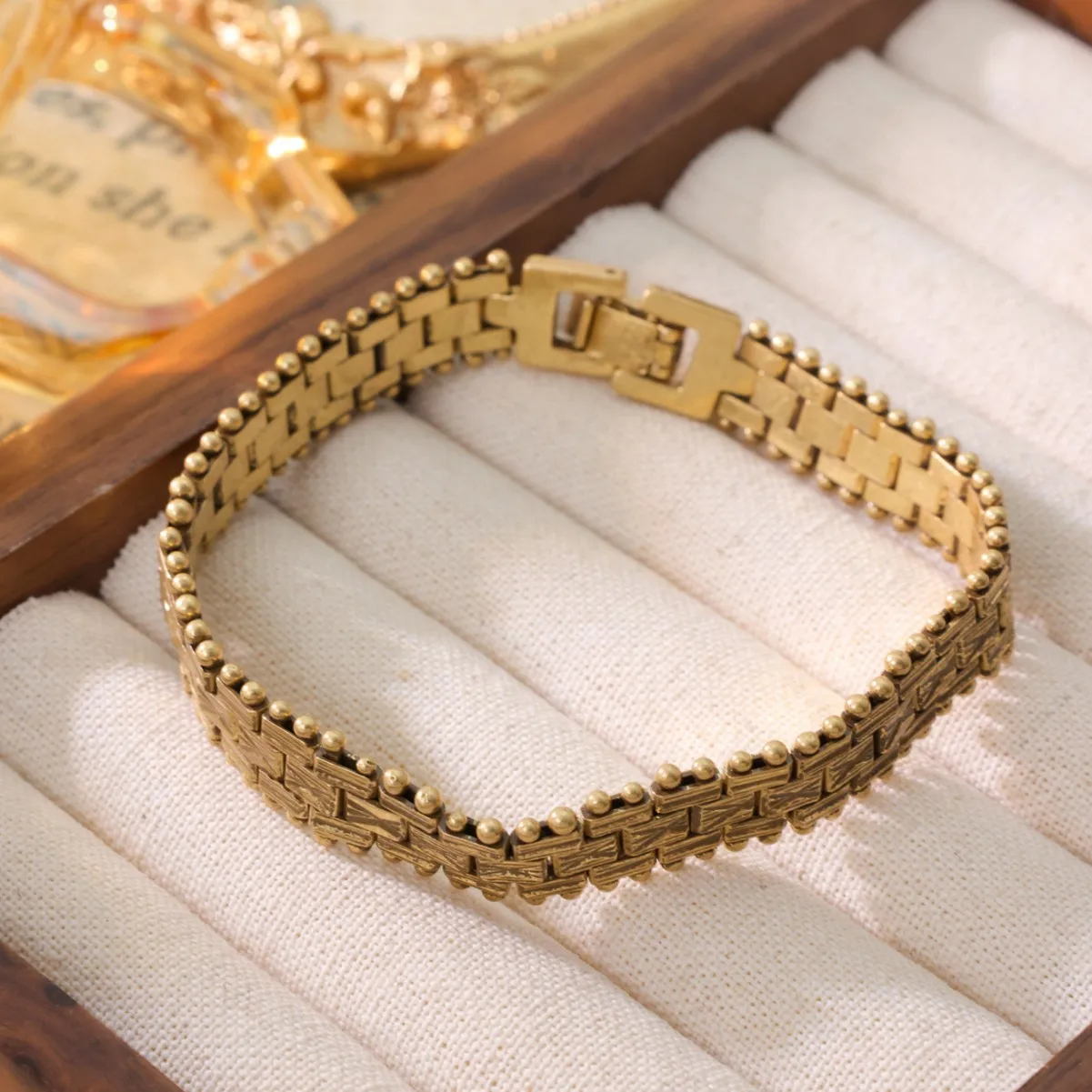 

Retro Jewelry Wide-sided Fashion Bracelet Men and Women's High-end Temperament Bracelet Personality Exaggerated Trend Jewelry