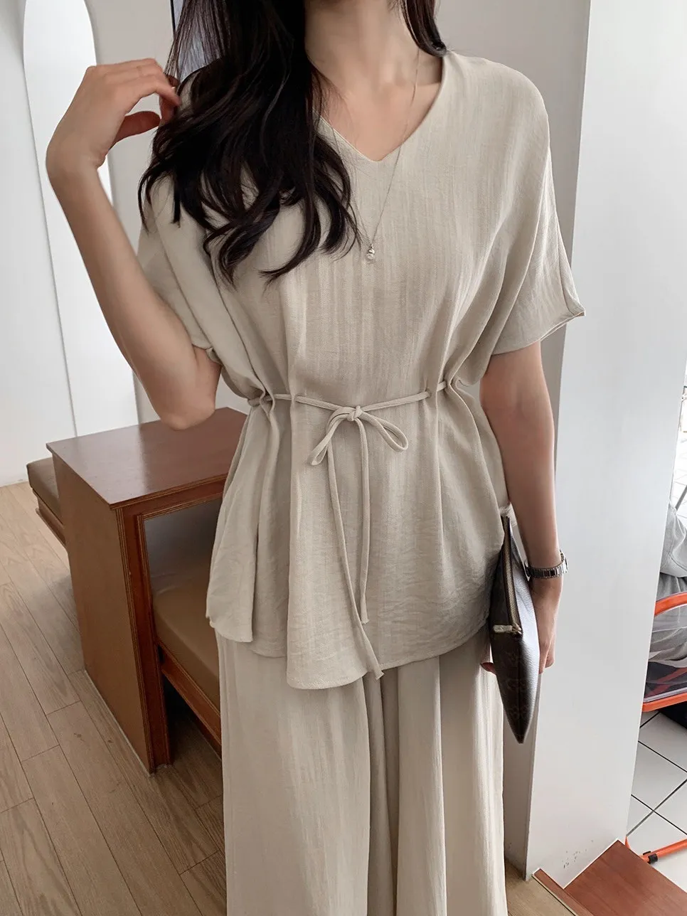 

Women's Cotton Linen Loose Fit T-irt V-Ne Dstring Waist Slimming Wide Leg Pants Set Versatile Comfortable Summer Outfit