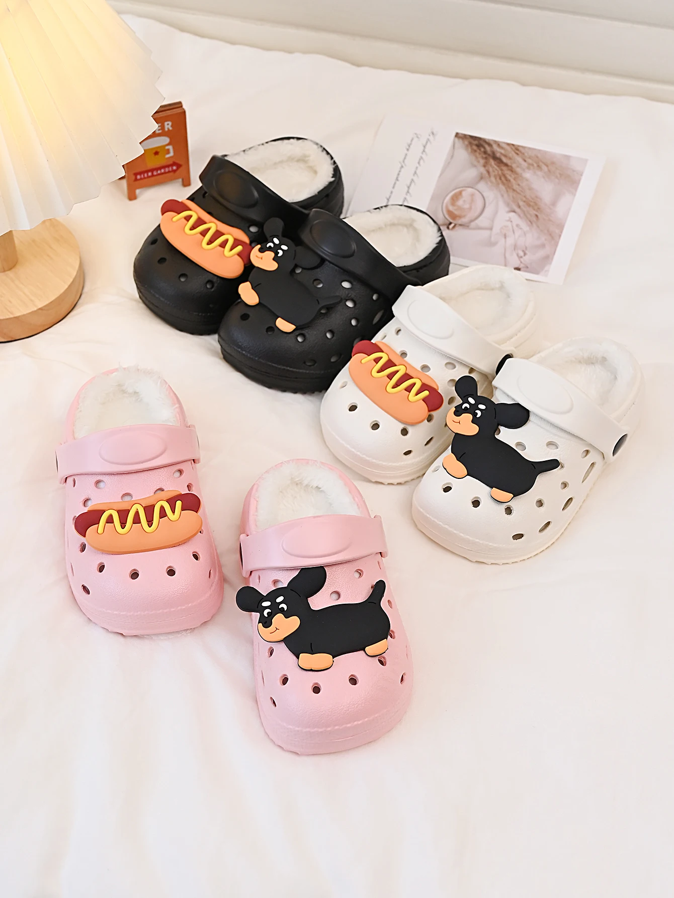 

Детские носимые уличные хлопковые тапочки с милой собакой таксы, зимние плюшевые теплые нескользящие крокодилы на флисовой подкладке, стильные и милые