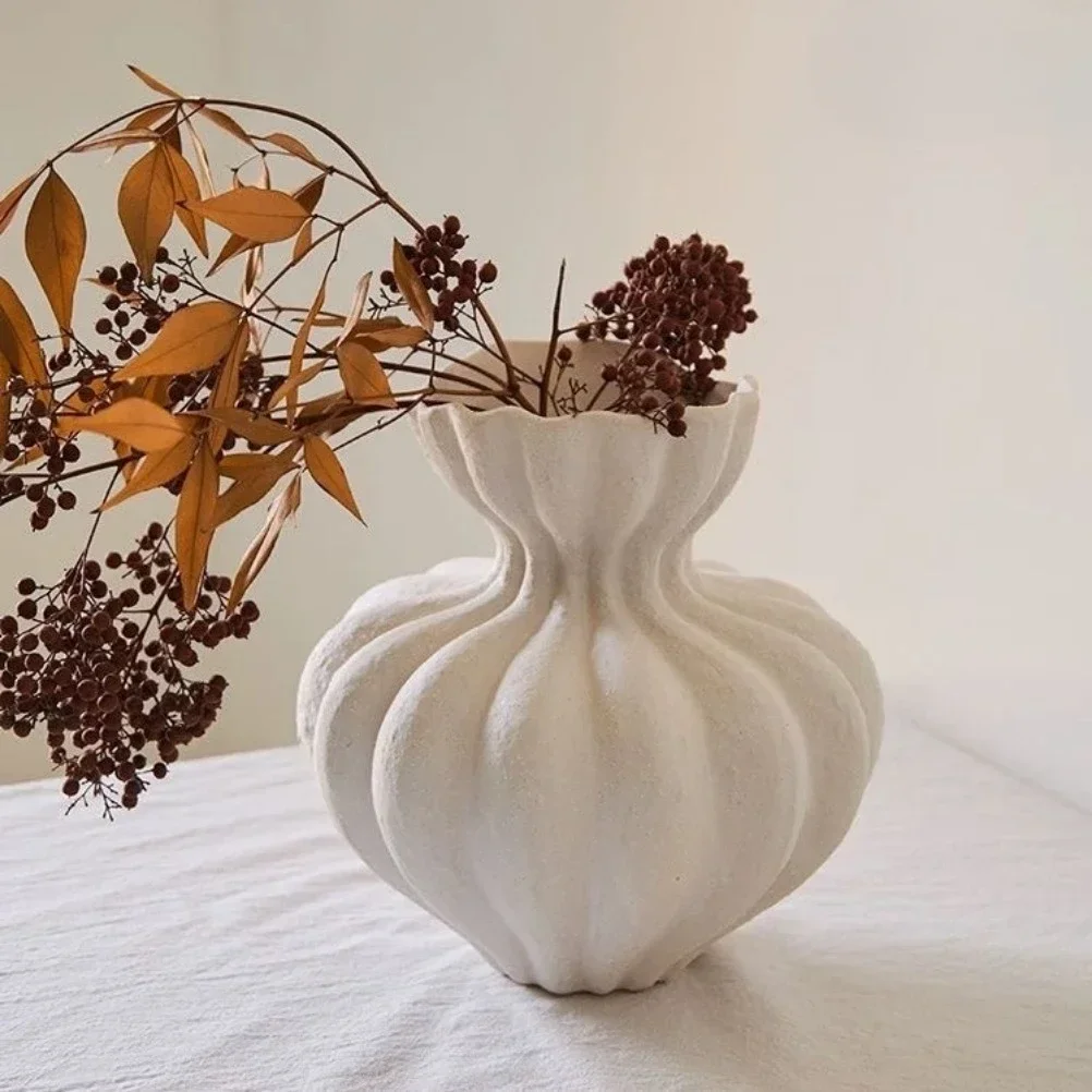 French Ceramic Vase White High-end Decoration Dining Table Living Room Retro Art Vase Room Decoration Accessories