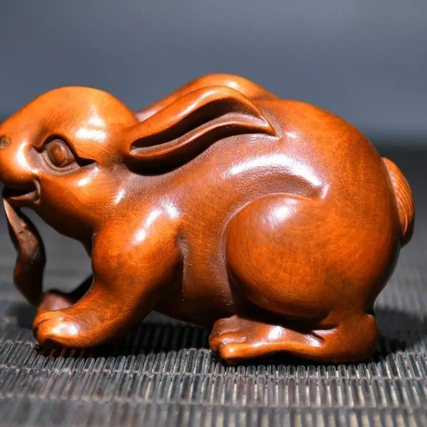 Hand Carved Wood eating vegetables rabbit Statue Figurine Desktop Ornaments Home Decoration Crafts Tea Pet Decor