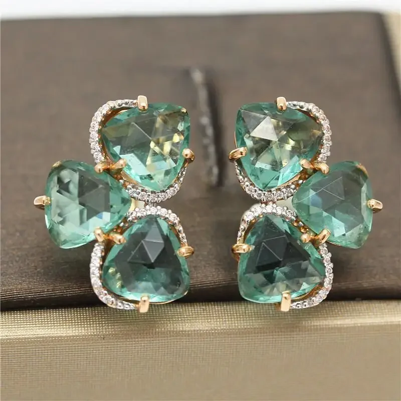 Fashionable and Fresh Green Gems Dazzling Foliage Earrings for Women Temperament Emerald and Exquisite Earings Glamour Jewelry