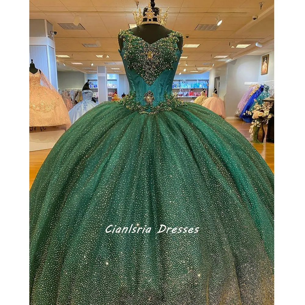 Vestido de quinceañera verde esmeralda con hombros descubiertos, vestido de quinceañera, corsé de perlas doradas con cuentas de cristal para fiesta de 15 niñas