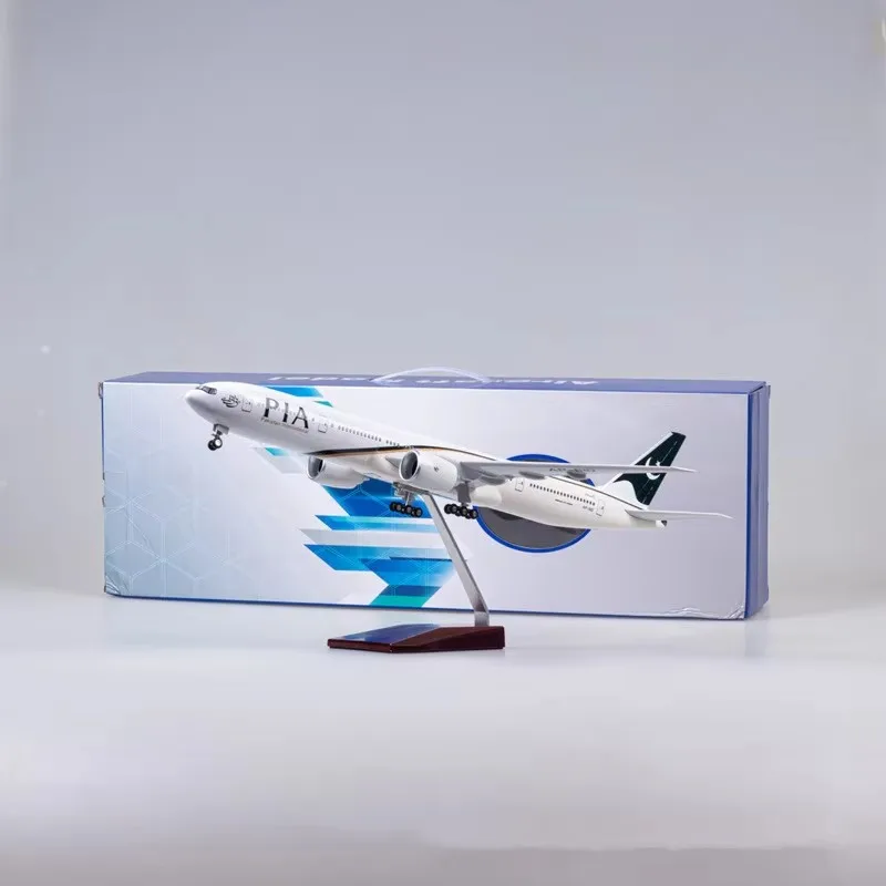 1/157 Scale 47CM B777 series Aircraft Model Pakistan Airways Die-Cast Resin Airplane with Lights and Wheels Collectible Display