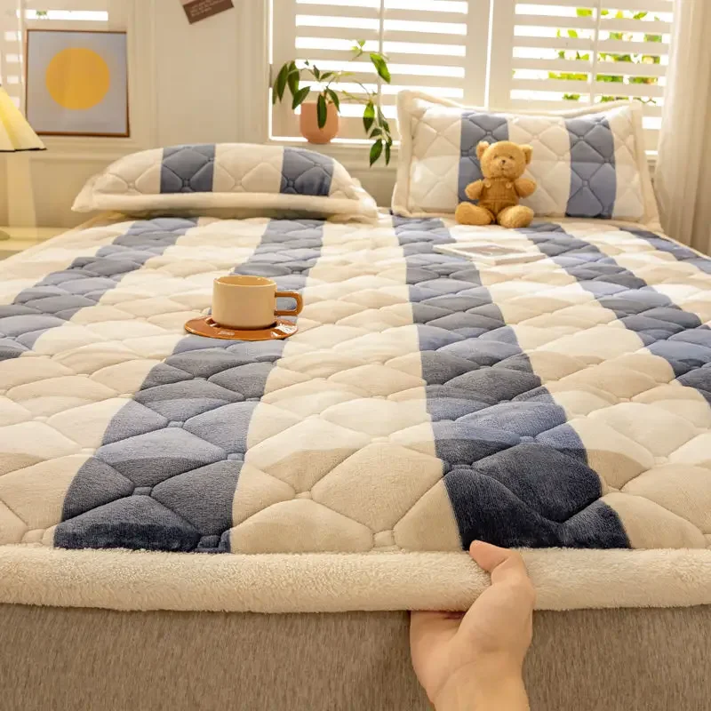 

New Winter Milk Velvet Warm Soft Mattress Toppers Thickened Home Dormitory Tatami Bedsheet Floor Pad for Double Bedding Set