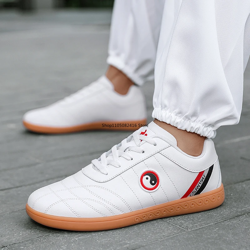 Scarpe per arti marziali in pelle Scarpe comode Tai Chi Scarpe tradizionali cinesi antiscivolo Scarpe da ginnastica Wushu morbide e leggere