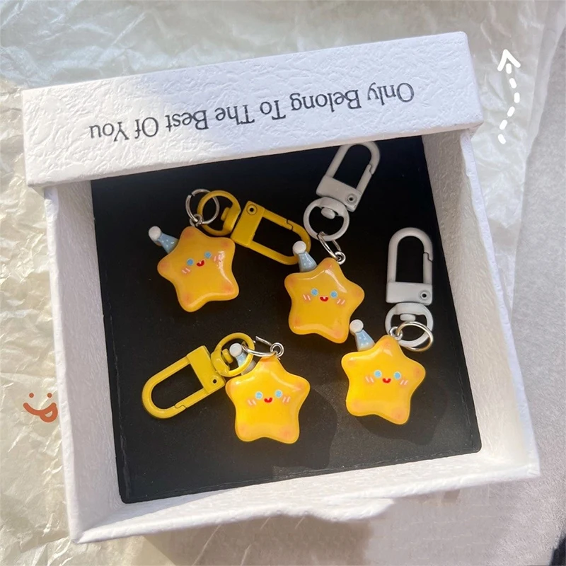 Porte-clés étoile jaune de dessin animé mignon, joli pentagrammes, porte-clés de voiture pour filles, pendentif de sac d'école, ornement de sac à dos