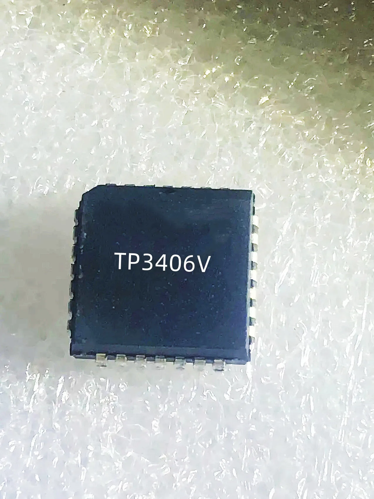 1PCS  TP3406V PLCC28 original stockTP3406V  logic device chip IC