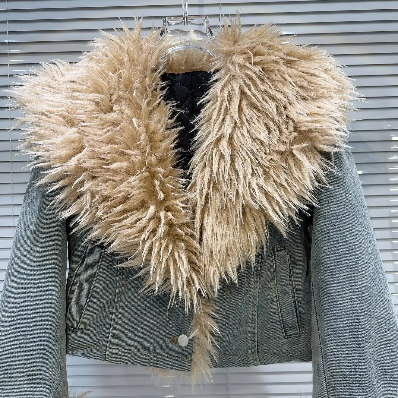 2024 Winter New Vintage Spice Girl Big Hair Collar Cuffs Thin Cotton Padded Denim Jacket Short Coat for Women Cropped Parka