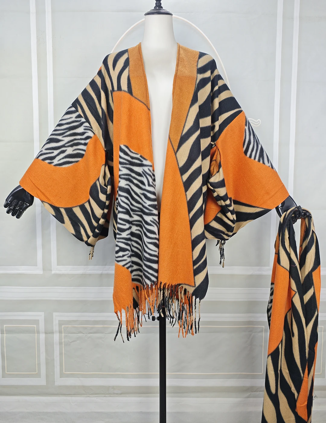 

Winter Muslim Women Short Loose Cardigans Sexy Leopard Printed Mini Kimonos With Belt African Lady Luxury Blogger Kaftan