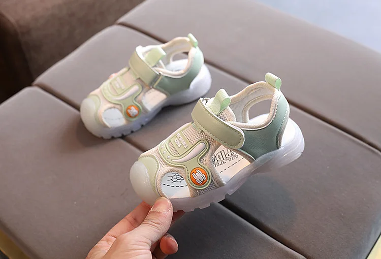 2026 LED Leuchtende Kleinkinderschuhe | Cartoon-Cowboy-Sandalen & -Hausschuhe mit weicher Sohle, Unisex-Sommerschuhe für Kinder – Detail 3