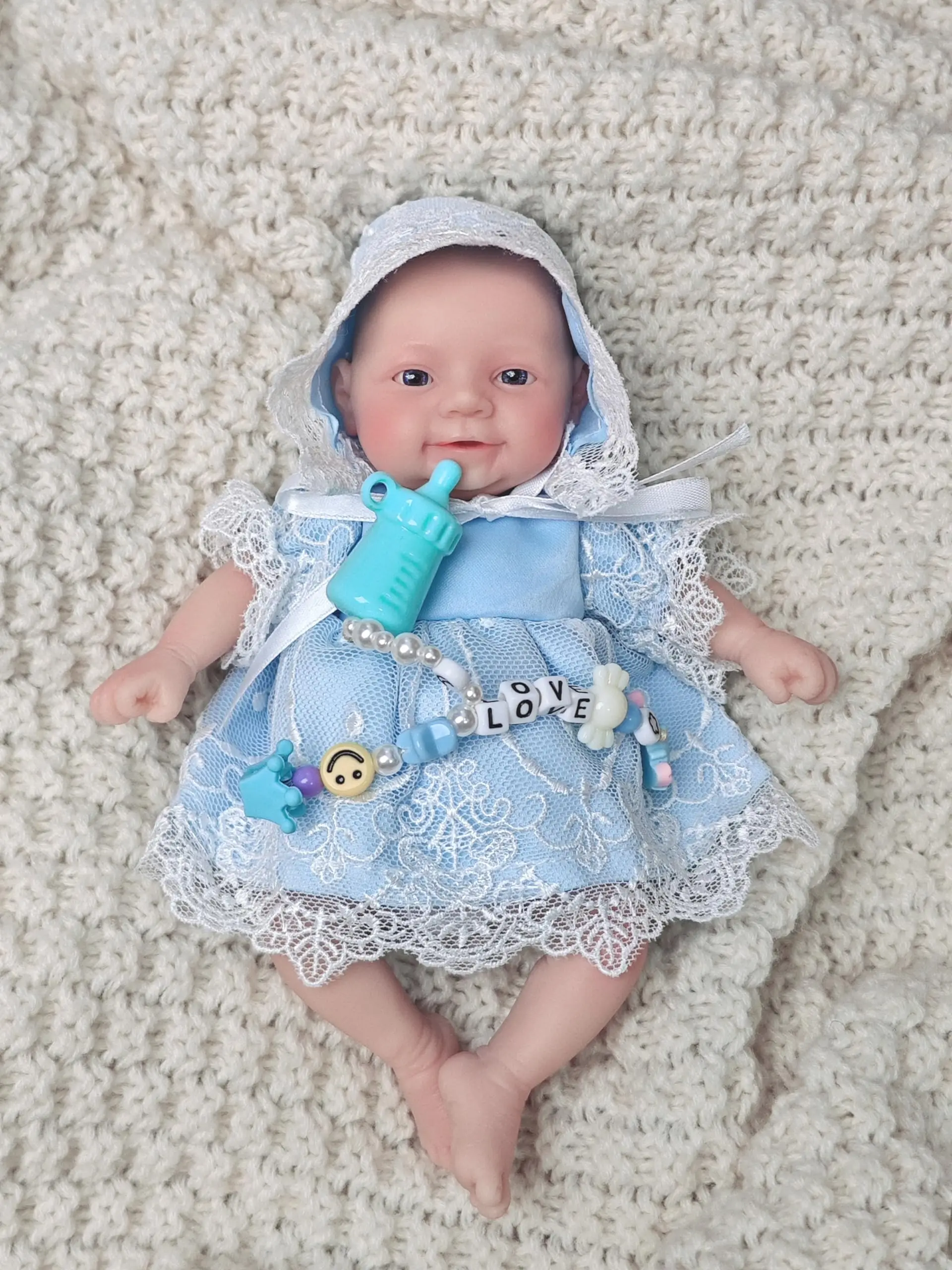 7" Realistische Miniatur-Babypuppe aus Vollsilikon mit offenen Augen, inklusive Zubehör für Sammler und als Geschenk. – Detail 1