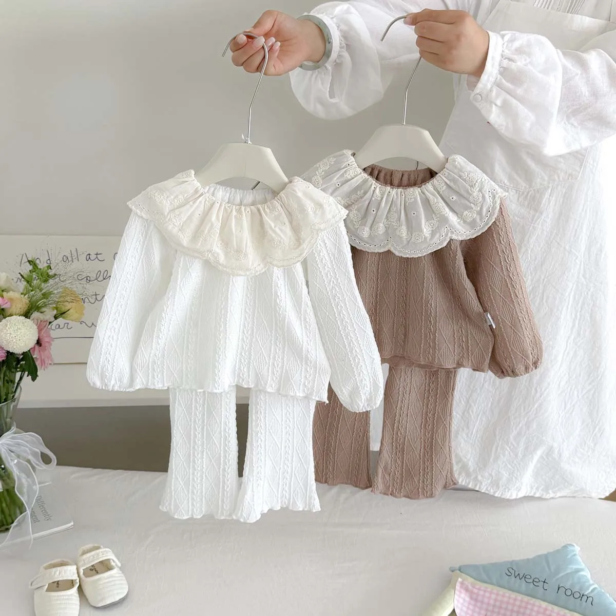 Girls' Lace Large Lapel Long-Sleeved Top + Knitted Flared Pants Two-Piece Set, Cable Knit Texture Baby Korean-Style Outfit, Spring and Autumn Home and Outdoor Children's Clothing
