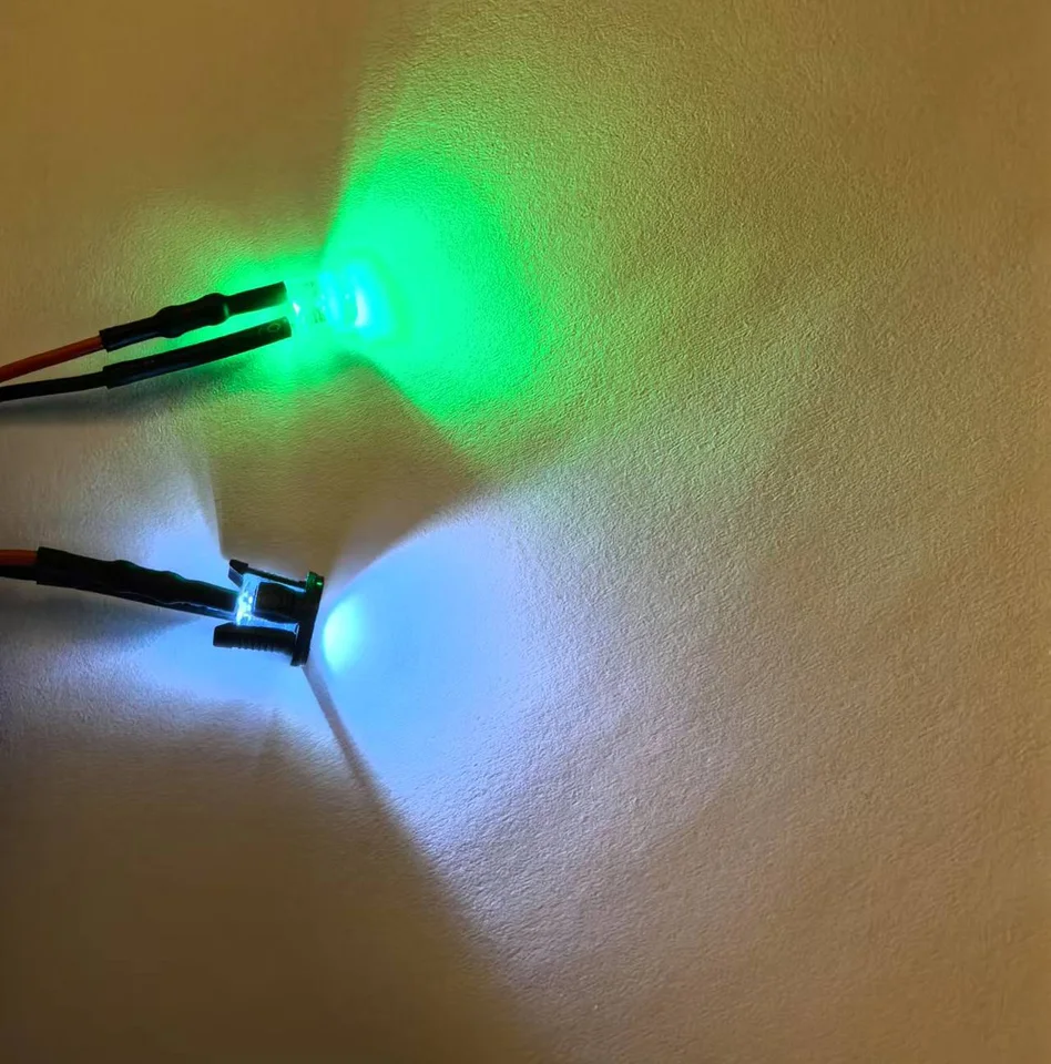 Lot 20 LED 5mm Blanc Chaud Pré-câblées 9-12V – Lentille Transparente – Idéal Bricolage, Voiture, Maquettes, Décoration Lumineuse