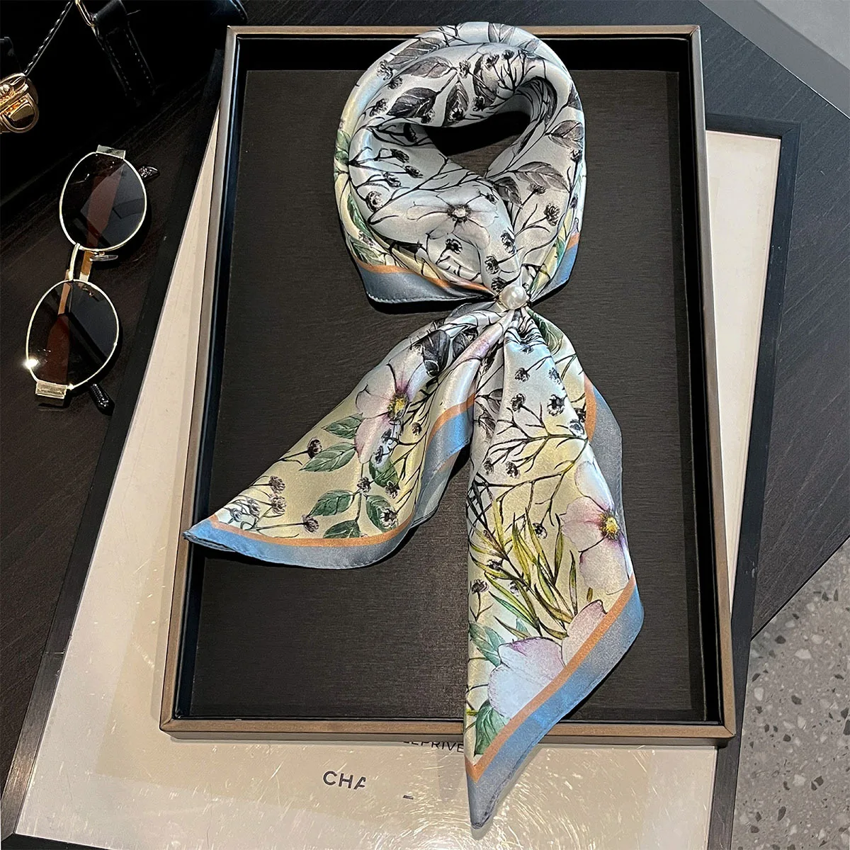 المرأة وشاح حريري 2025 الأوشحة القطنية الصغيرة للرقبة للسيدات العلامة التجارية الفاخرة الجديدة منديل حقيبة مربعة وشاح الإناث رئيس باندانا