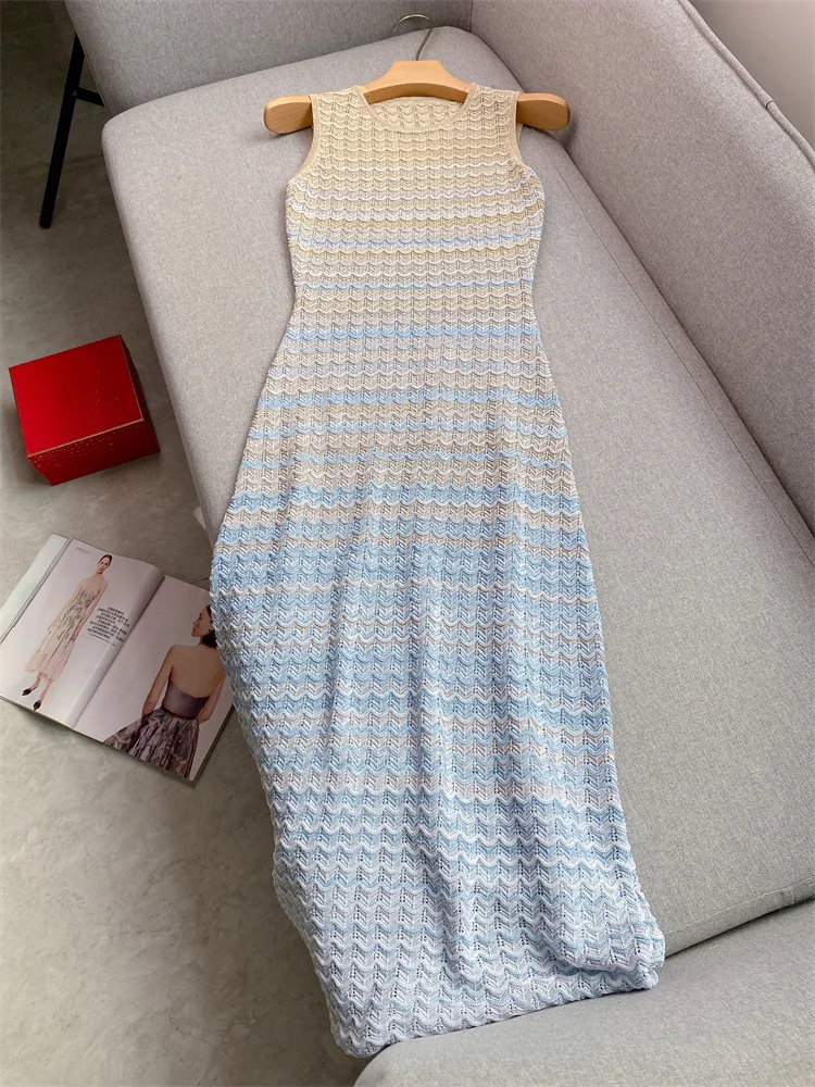 Novedad de verano, vestido de punto a rayas degradadas a la moda para mujer, vestido francés elegante sin mangas con huecos, vestido largo informal para vacaciones