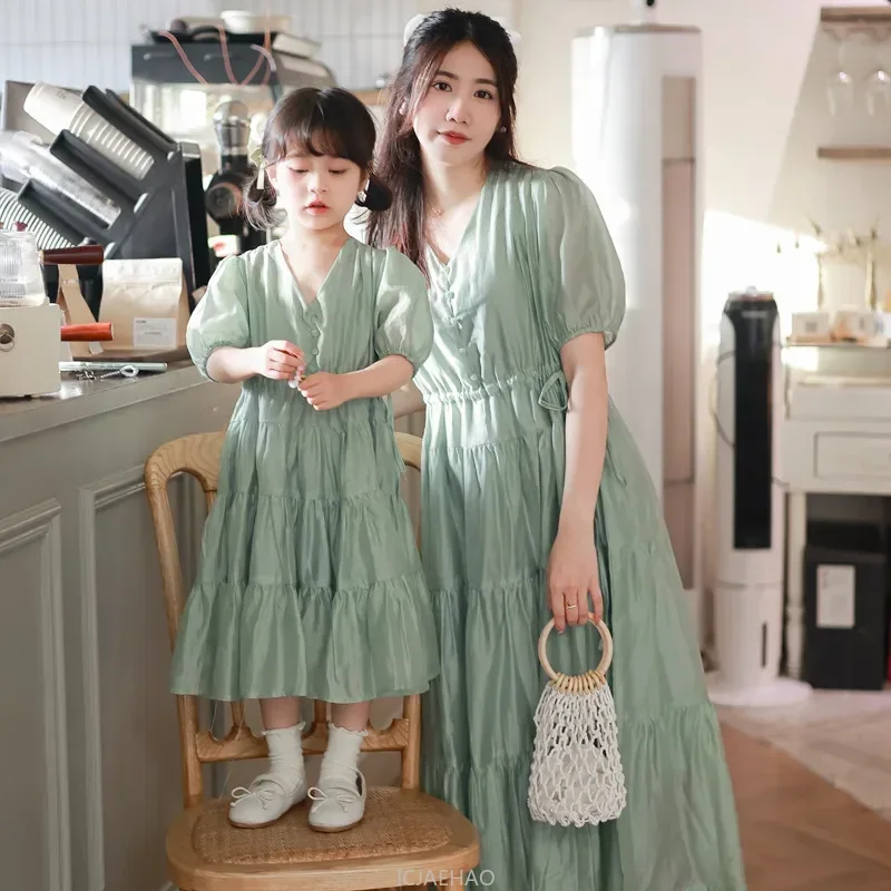 

Mother and Daughter Elegant Dresses for Women Mommy and Me Matching Clothing Mom and Baby Girls Equal Dress White Green Color