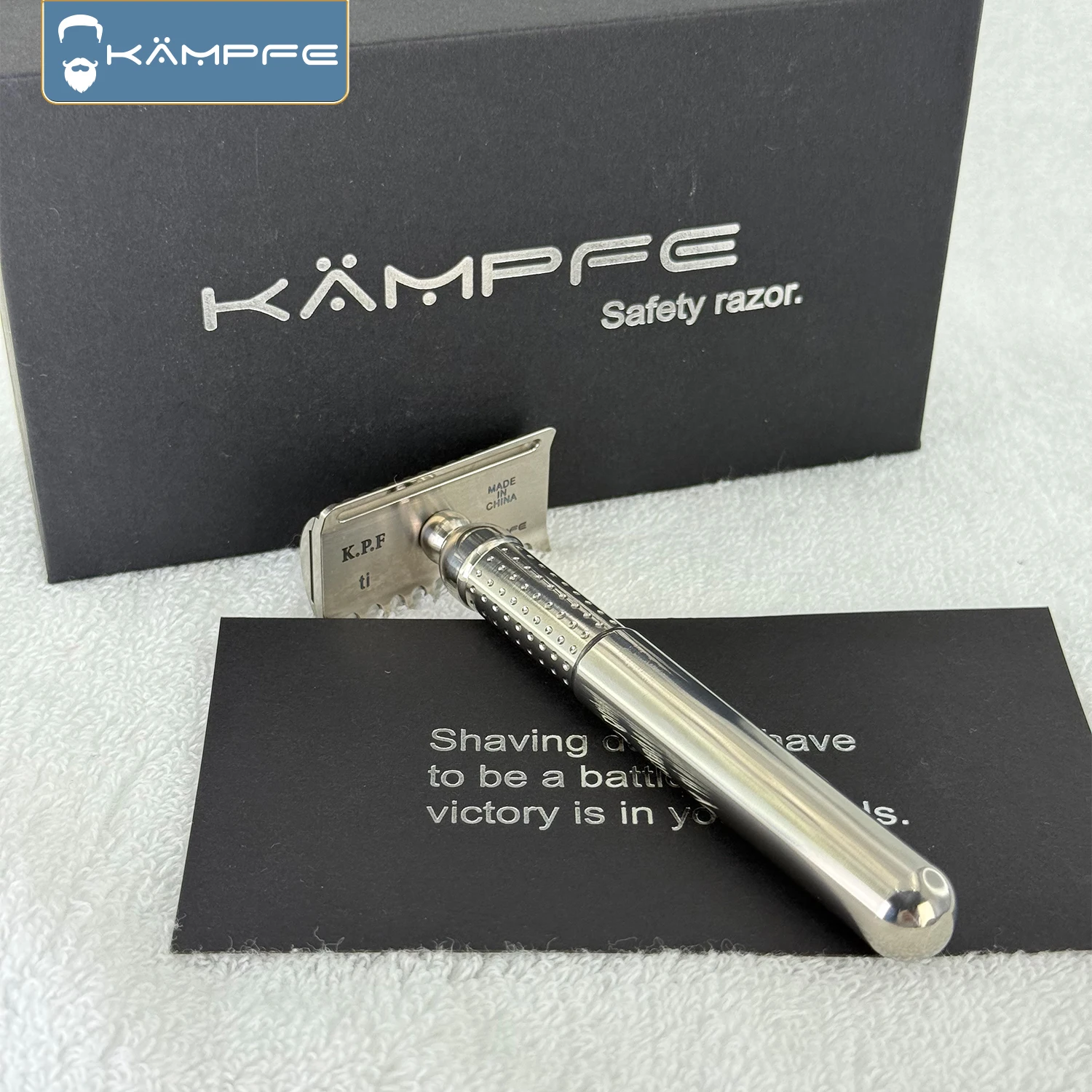 KAMPFE ماكينة حلاقة آمنة من التيتانيوم بمشط مزدوج للرجال، نظام حلاقة مفتوح ومغلق قابل لإعادة الاستخدام، مجموعة هدايا مثالية للأب