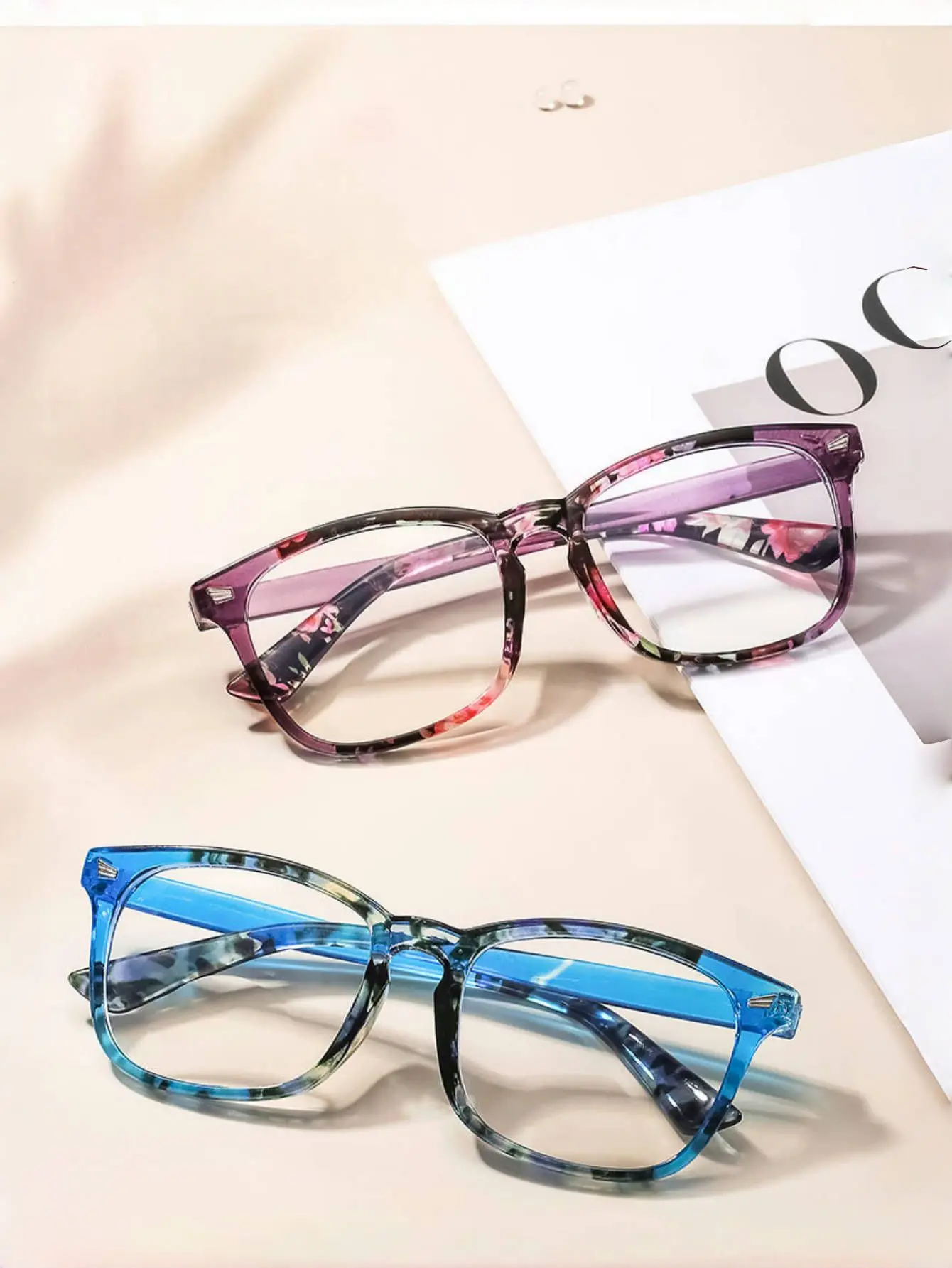 Neue modische Lesebrille für Männer und Frauen mit hochauflösender Lesebrille für Menschen mittleren Alters und ältere Menschen.