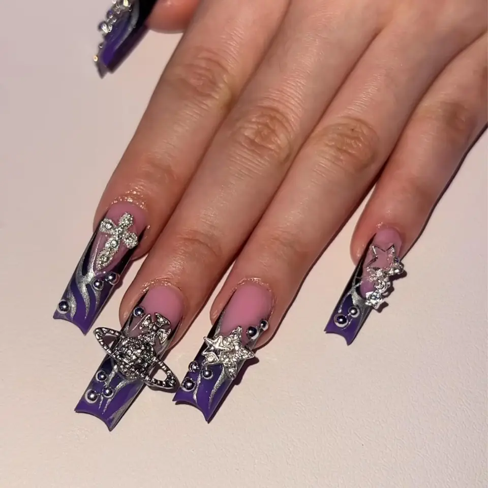 70 piezas de encantos de estrella para uñas acrílicas, decoración de arte de uñas de aleación plateada con estrellas, planetas y cruces, piedras y joyas para uñas 3