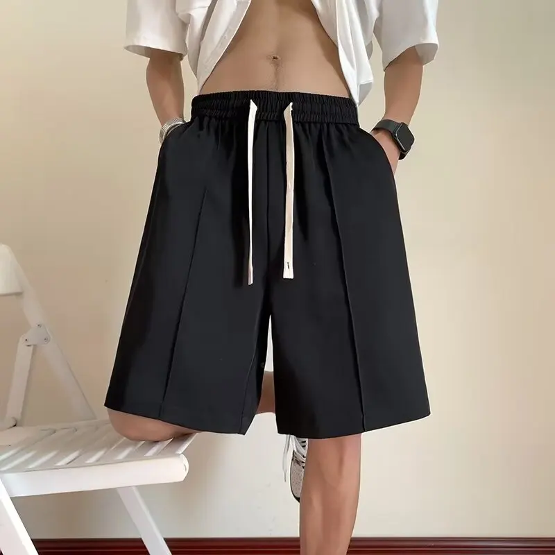 

Летние тонкие шорты из ледяного шелка для мужчин: эластичный пояс, свободный крой, прямые штанины, брюки-капри, молодежный корейский тренд, повседневный стиль