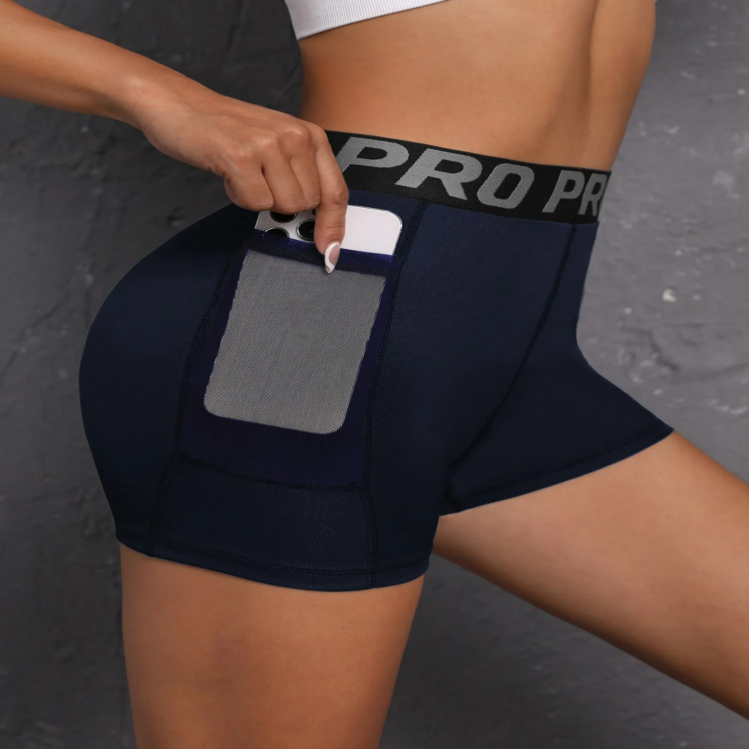 

Yoga Trendy Letter Tape Waist Sports Shorts With Phone Pocket Shorts