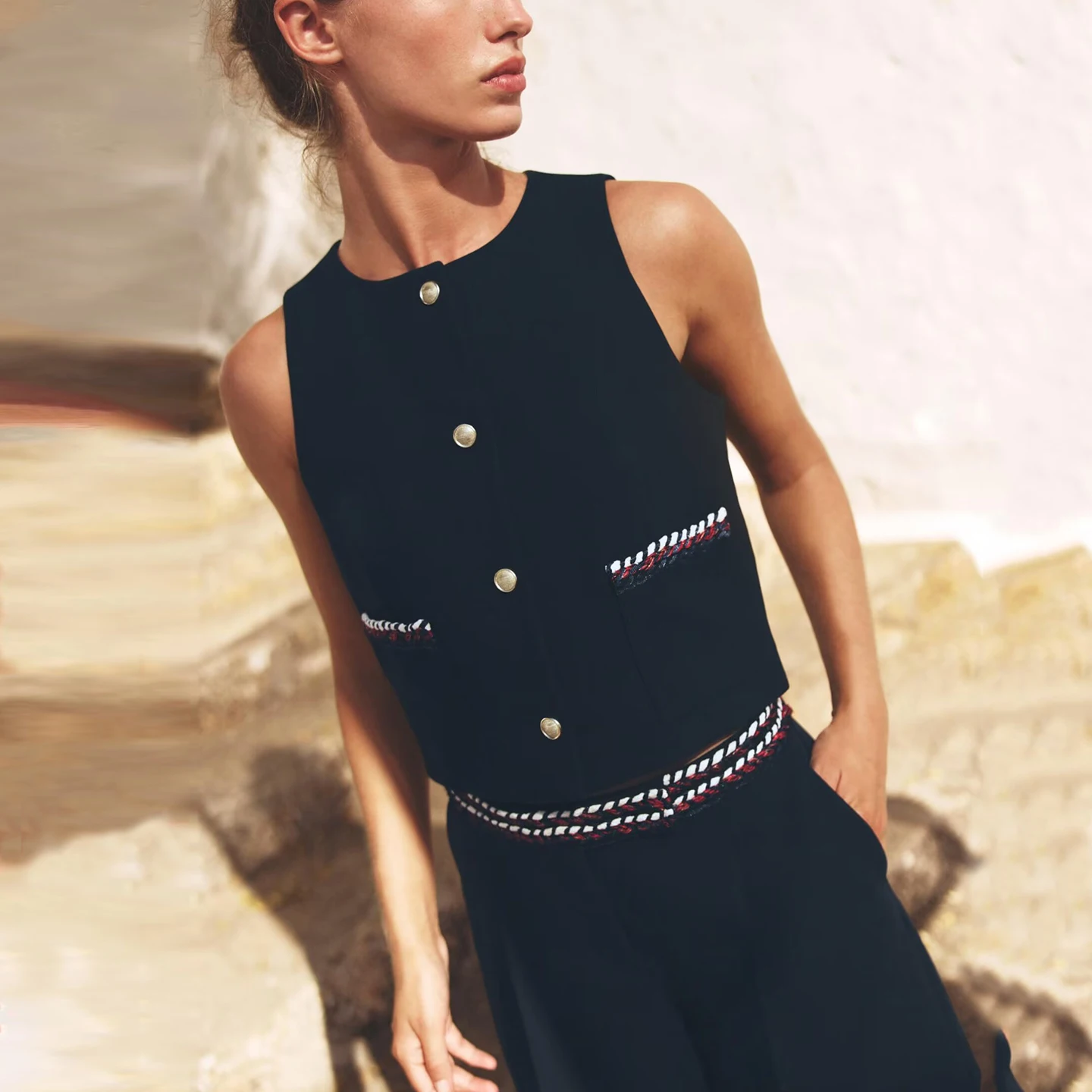 Z 2025 Verano Nuevo Conjunto de Moda para Mujeres Ceco y Plones Cortos Cuello Redondo Manga Corta Estilo de Cierr...