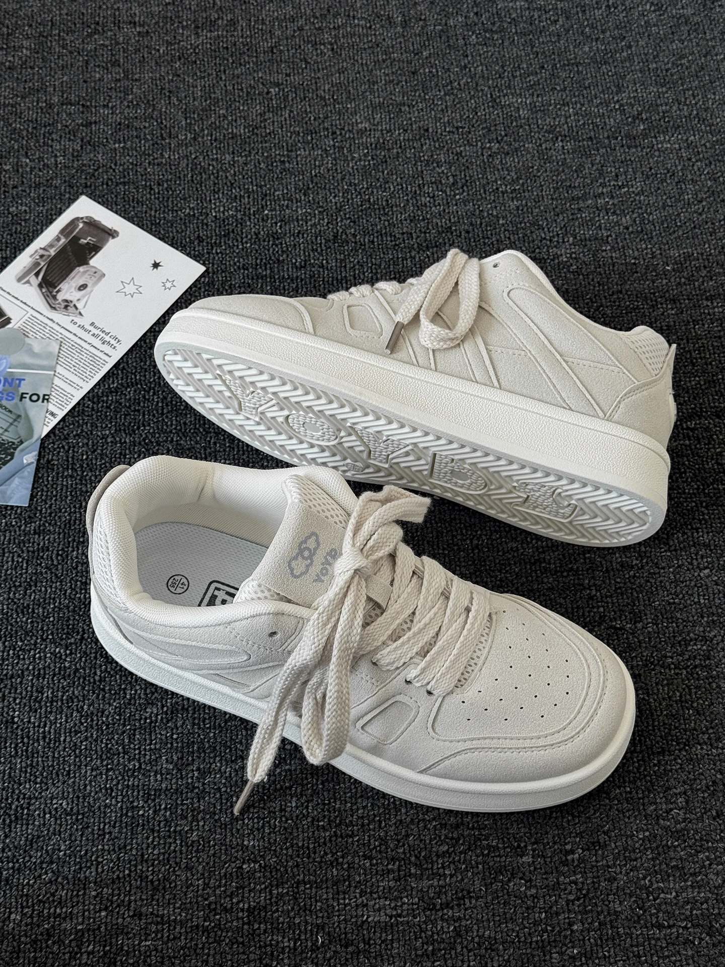 zapatillas-deportivas-retro-de-hombre-con-suela-gruesa-estilo-casual-que-combinan-con-todo-sensacion-de-alta-gama-tendencia-primavera-2026