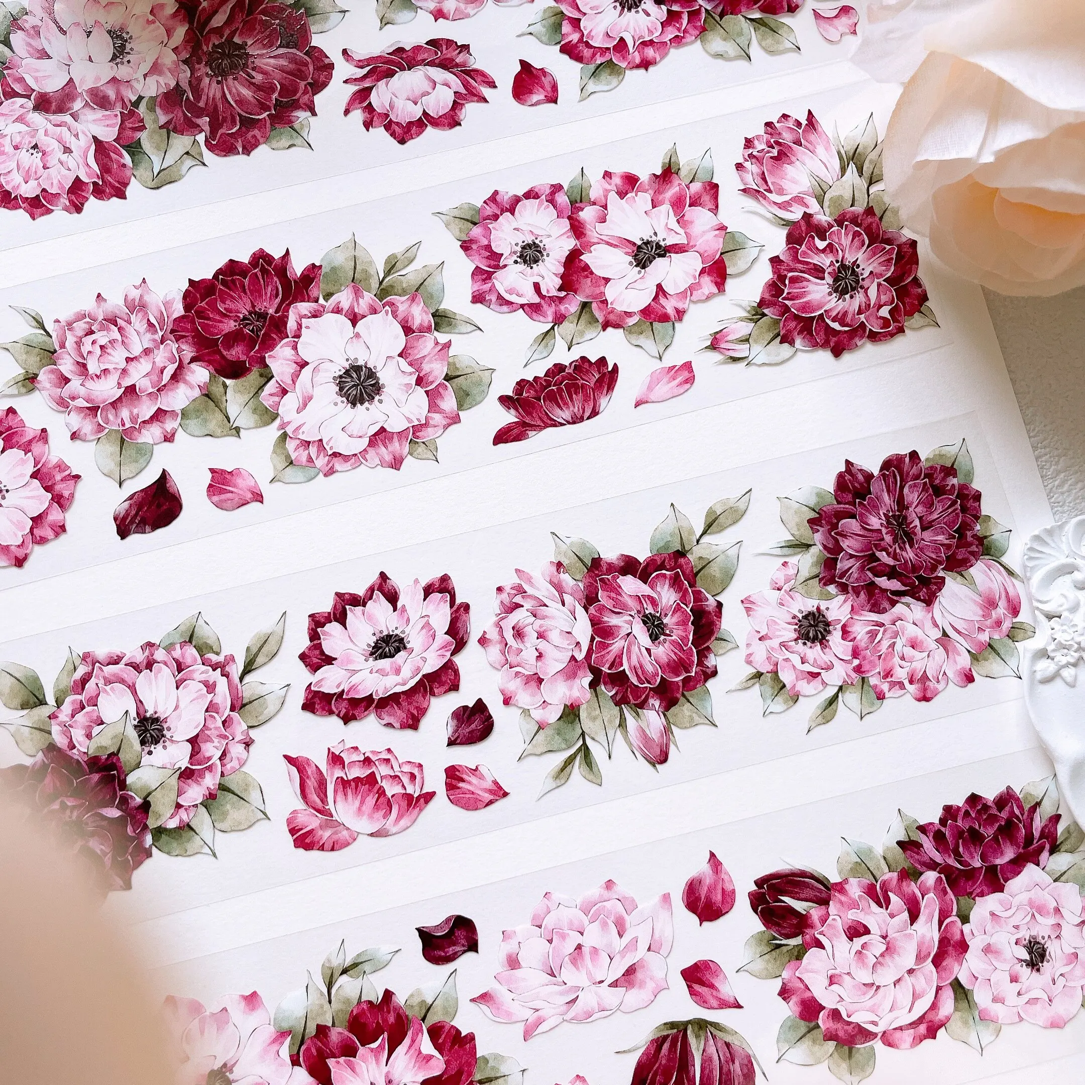 

Декоративная лента Washi Pet Tape [Ziyan] в стиле ретро с розами и фиолетовыми цветами для оформления дневников