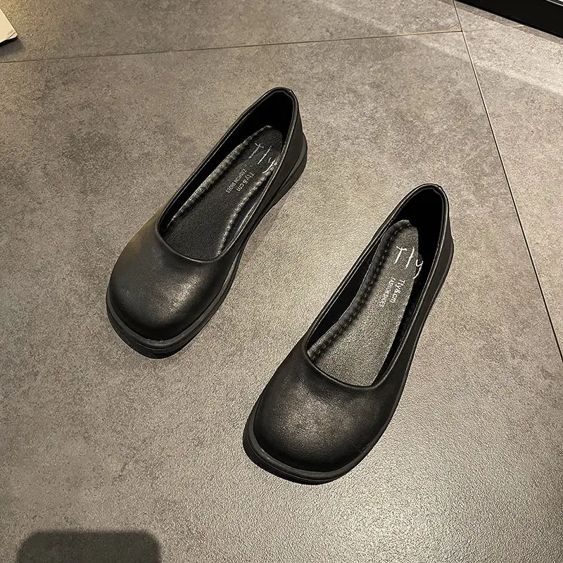 Skórzane płaskie buty damskie Kawaii Slip On Female Footwear Cute New Arrival 2024 Shoe Original Designer With Chic Point Hot In H