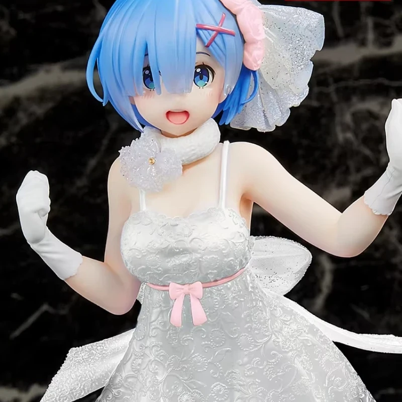 

Начиная с нуля в другом мире, Rem создает легкие платья, декоративные элементы, фигурки и настольные украшения.