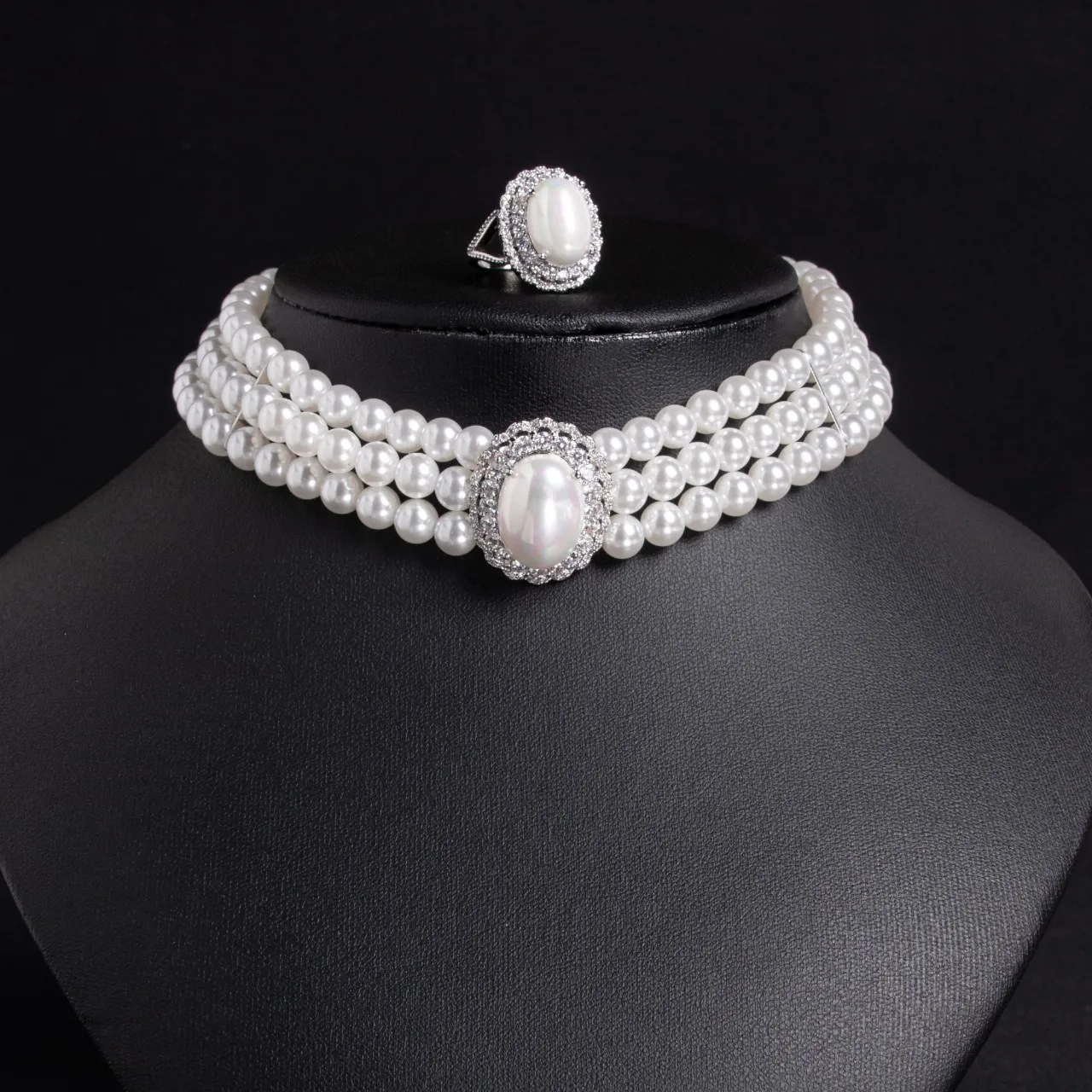 

Elegant and gentle white pearl necklace ring earrings Women's light luxury clothing jewelry set party prom wedding gift M-682
