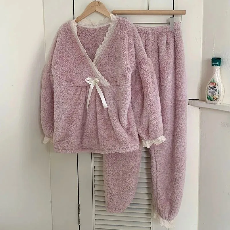 Pijama de manga larga con cuello en V para mujer, ropa de dormir de encaje, estilo princesa, cálida, terciopelo Coral, para el hogar, otoño e invierno, novedad de 2024