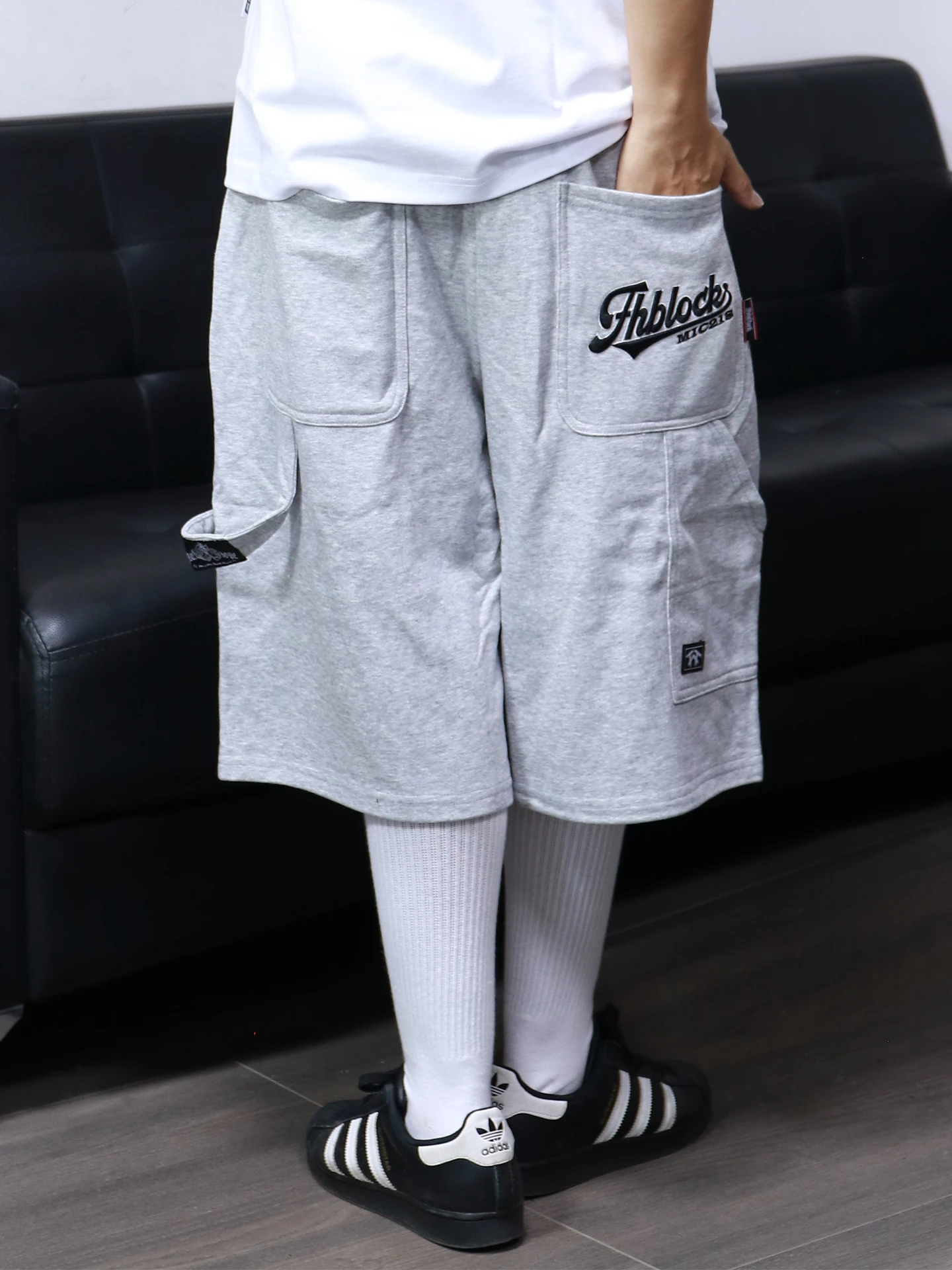Retro American School Hip Hop Street Dance Casual Loose over Knee Six Points Shorts Sweatpants Loose Fit Comfortable Men's ...
