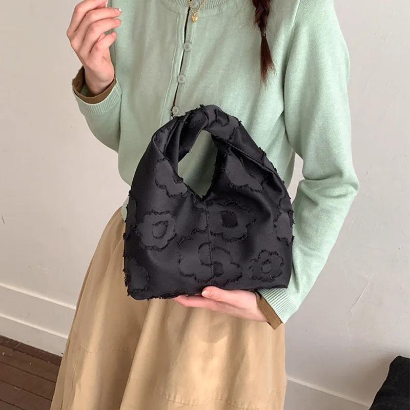 

New Chinese Style Embroidered Handbag Women's Versatile Lightweight Casual Commute Fashion Small Niche Handheld Bag 2026