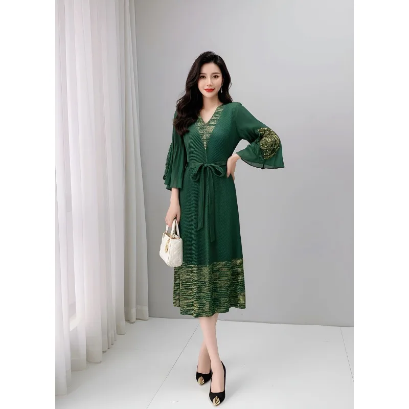 مياكي الطيات 2025 خريف جديد الخامس الرقبة مطرز فساتين مقياس السمك الطيات أنيقة التعادل الخصر مطاطا فستان طويل أضعاف المناسبات الرسمية