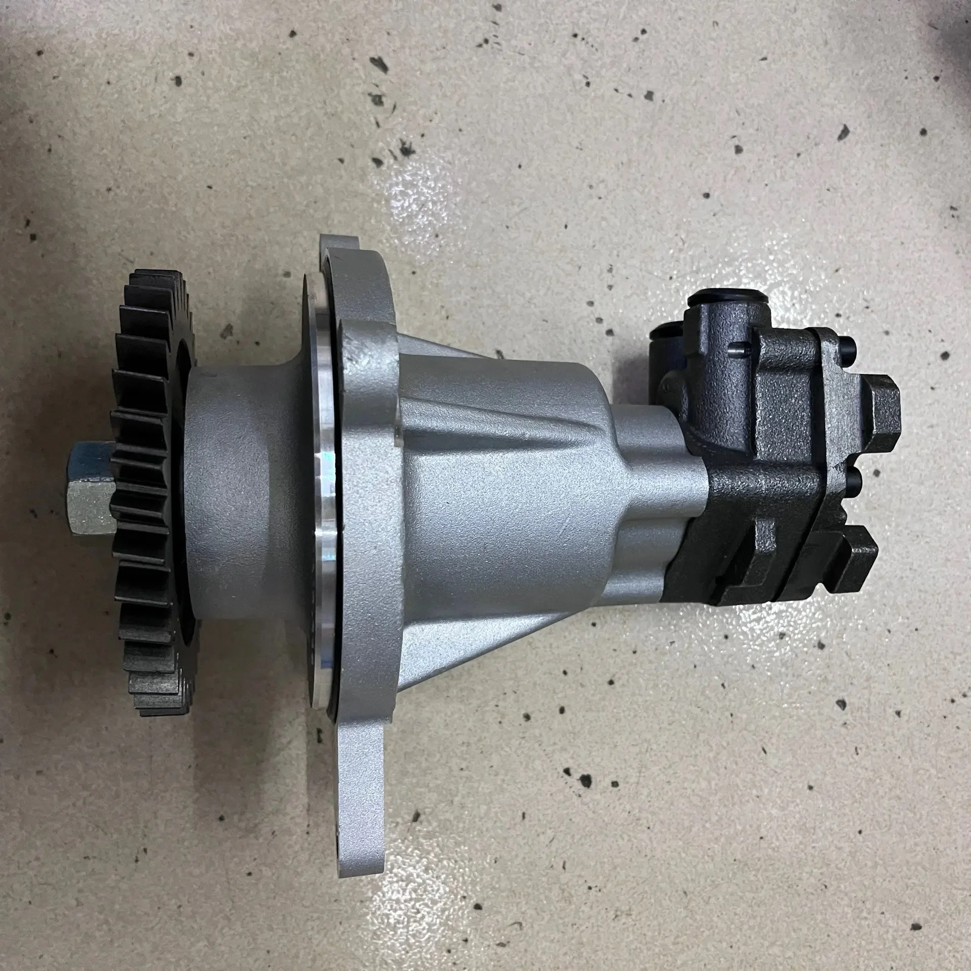 

Construction Engineering Machinery Volvo Diesel Pump D13F D13 Engine Spare Parts for Repairing Shops VOE22677520