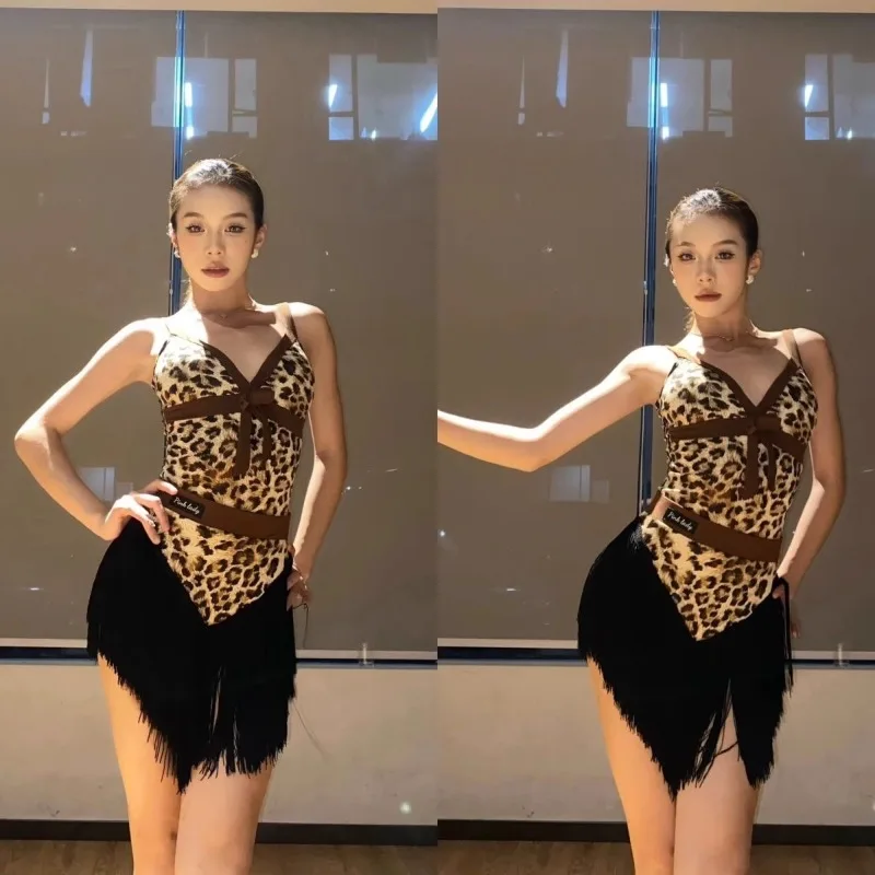 사용자 정의 라틴 댄스 복장 레오파드 프린트 캐미솔 술 하프 스커트 연습 복장 성능 경쟁 의류 탑 슈트